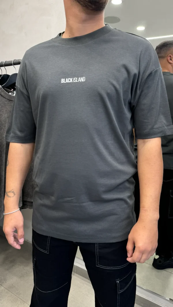 ⁦חולצות בייסיק דגם ׳BLK'⁩ – תמונה ⁦6⁩