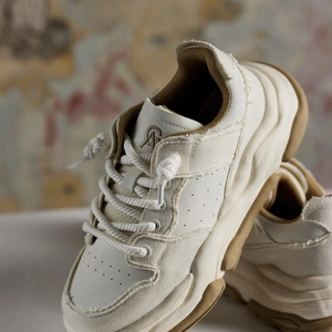 נעל 'בונזור' GOCHA BEIGE